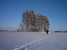 Nordeuropa, Finnland, Finnisch Lappland: Sommerreise - Austoben und ausruhen - Skispuren im Schnee